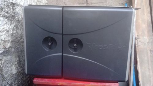 Geladeira de carreta 2 portas marca Resfriar 110 litros Semi Nova R$ 4000