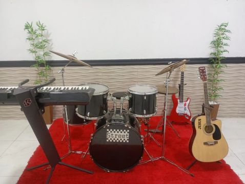Kit de Bateria Completo + Guitarra Acústica