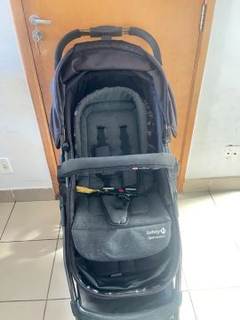 Carrinho Moisés com bebê conforto e almofada