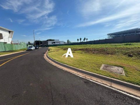 Terreno em condomínio com 496,68m² à venda no Tamboré