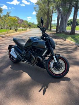 Ducati Diavel 1198 2013 - Pneus novos