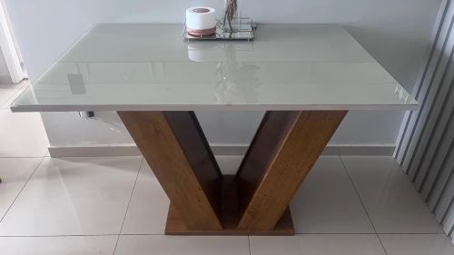 Mesa de Jantar Moderna em Madeira e Vidro