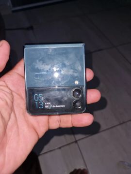 Samsung galaxy FLIP 3