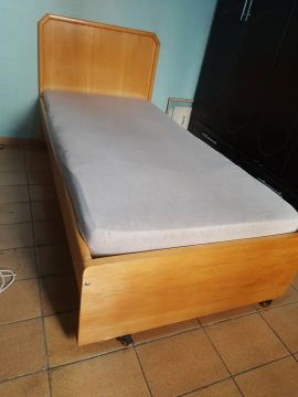 Cama de madeira solteiro