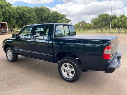 Vende se uma s10 a mas nova da cidade .