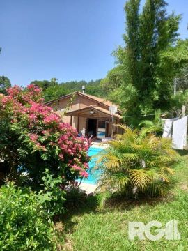 Sítio à venda na Estrada das Quirinas | Imóvel conta com casa principal com 3 dormitórios 