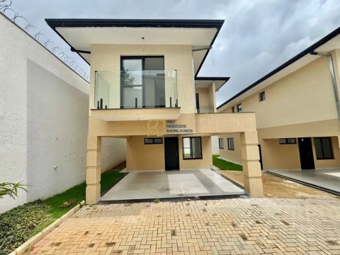 Casa em Condomínio à Venda - 4 Quartos sendo 1 Suíte - 2 Vagas - Bairro São Luiz