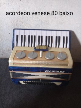 Acordeon Venese 80 Baixo, troco por teclado também.