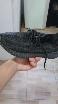 Tênis Adidas Yeezy Boost 350 V2 Black