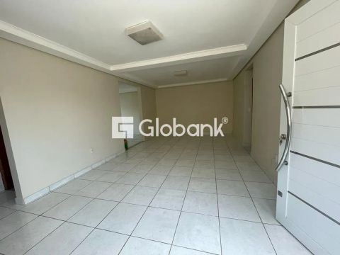 Apartamento à venda no Bairro Major Prates em Montes Claros - MG.