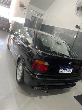 Vende-se. BMW relíquia!