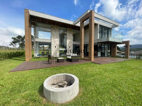LINDA CASA com 333,40m2 À VENDA EM CONDOMÍNIO FECHADO - RANCHO QUEIMADO/SC