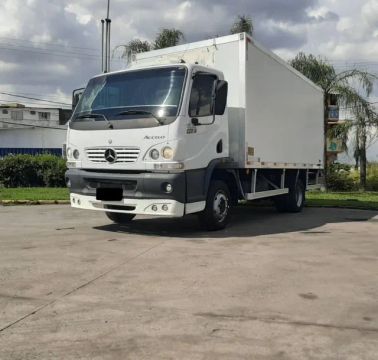 Mb Accelo 915 Bau refrigerado 2011