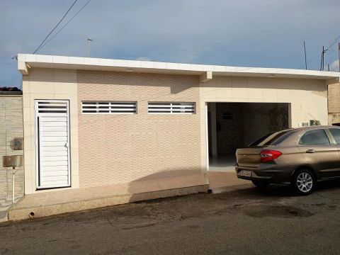 VENDO ÓTIMA CASA NO BEQUIMÃO COM 4 QUARTOS SENDO DUAS SUÍTES E QUATRO VAGAS DE GARAGEM
