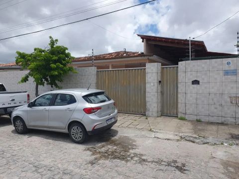 Excelente Casa no Ernesto Geisel (360 m², 3/4, piscina, varanda gourmet e poço)