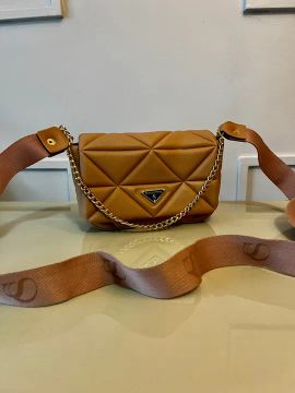 Bolsa de ombro marrom matelassê