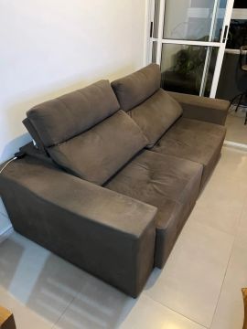 Sofá marrom retrátil