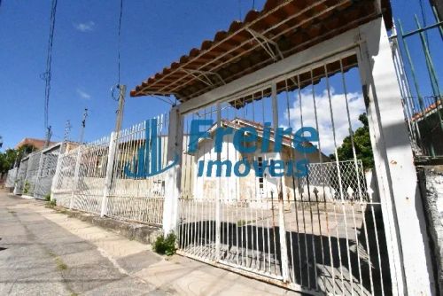 Casa residencial para alugar com 3 dormitórios no bairro Camaquã, 72 m² úteis.