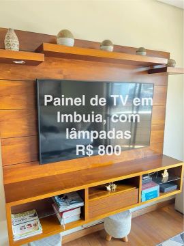 Painel de TV em Imbuia com Lâmpadas