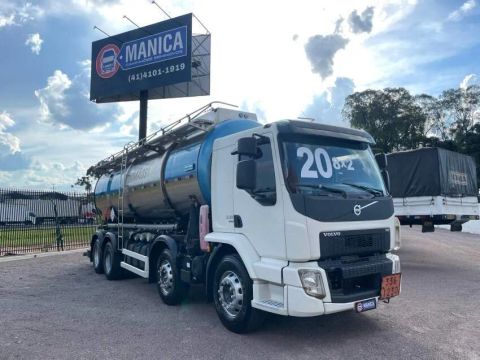 VOLVO VM 330 8X2 COM TANQUE INOX ANO 20