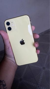 iPhone 11 Amarelo 64GB (apenas troca com volta)