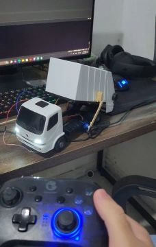 Miniatura de caminhão para modelismo 