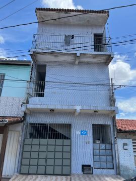 Vende-se prédio residencial com 3 apartamentos 