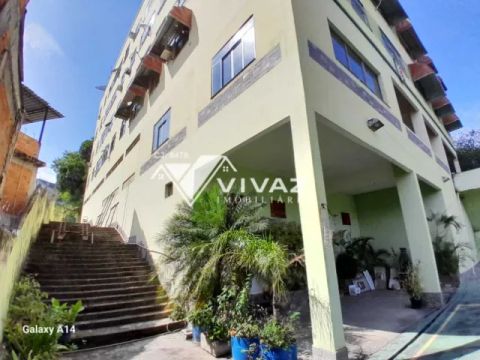 Excelente Apartamento Amplo com 02 Quartos Garagem Elevador e Salão de Festas