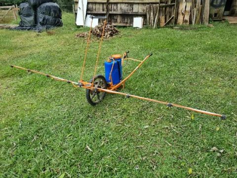 Carriola Pulverizador Manual Knapik - PR20 com o tanque 20 litros