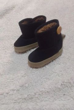 Botas de bebê - Tamanho P - Preta