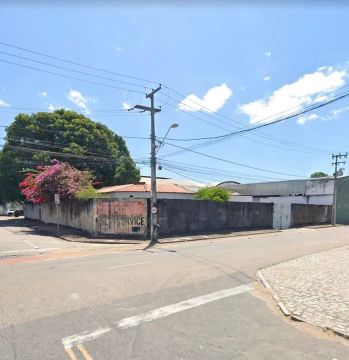Terreno com casa, excelente localização