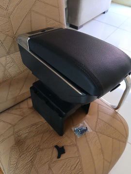 Encosto de Braço para Carro - Novo