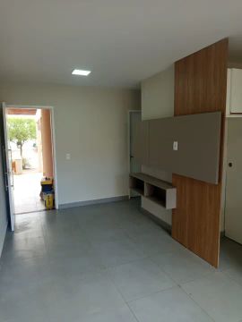 Casa com Piscina Condomínio Rubi