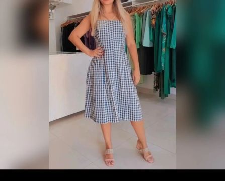 Vestido xadrez azul e branco