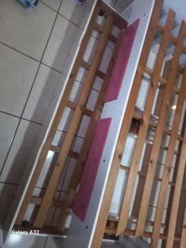 Cama Box de madeira com estrutura resistente