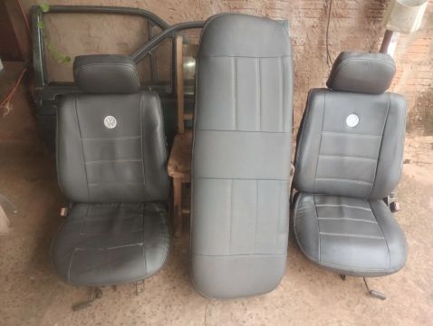 Vendo banco com capa de couro gol até 94 quadrado 