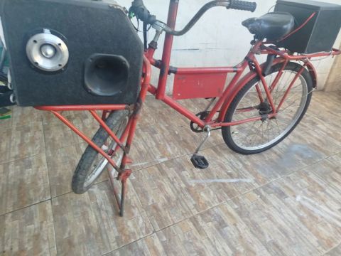 Bicicleta cargueira com som 