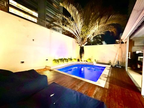 Casa Linda com piscina em Condomínio no Campolimim