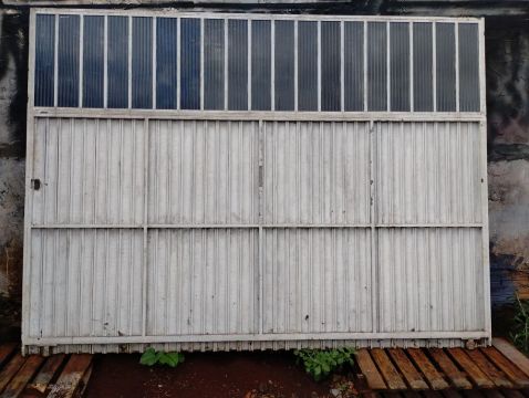 Vende se portão 