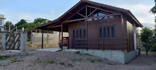 Casa para Locação em Imbituba, Praia do Rosa, 2 dormitórios, 1 banheiro, 2 vagas