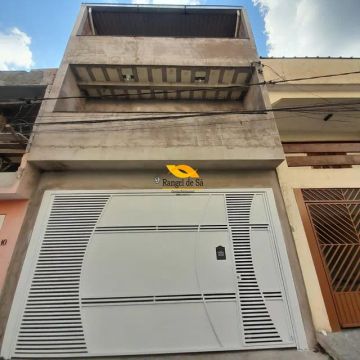 Excelente sobrado à venda no Lajeado
