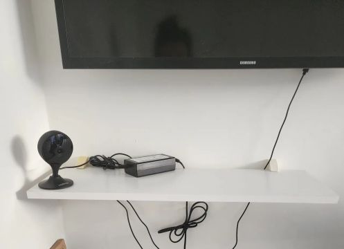 Prateleira branca para TV