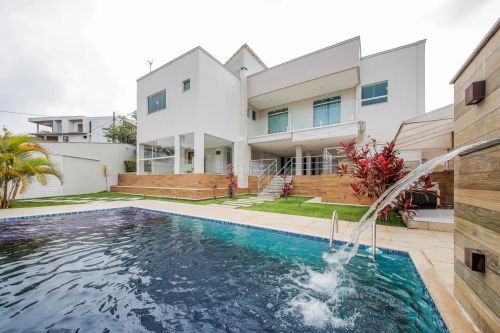Aproveite sua área de lazer e suítes com varanda para venda