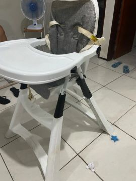 Cadeirinha de bebê para alimentação - Usada