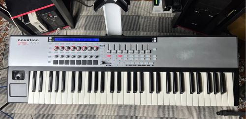 Teclado Controlador Novation 61SL MkII