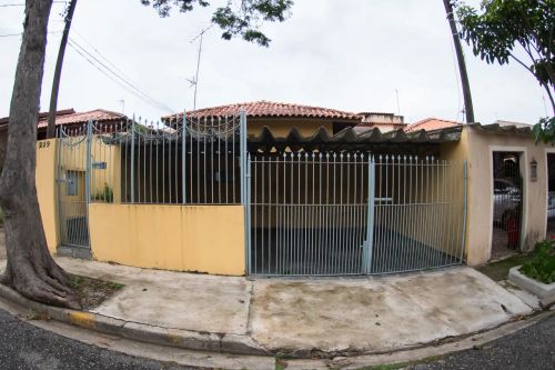 Casa com 03 dormitórios e edícula disponível para locação - Localizado no Central Parque S