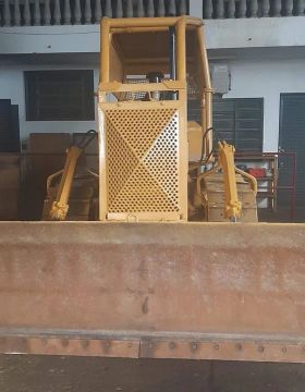 Trator de esteira AD7B