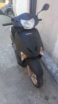 Vendo lead.. moto boa pra quem procura praticidade e econômia