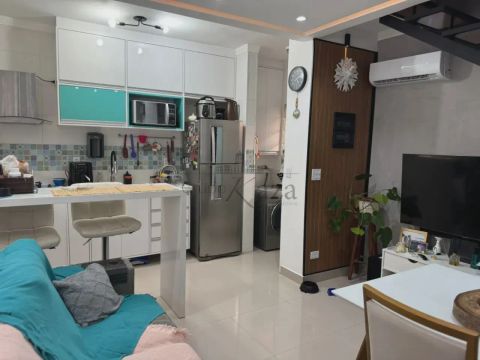 Casa Condomínio - Residencial Villa do Bosque - Jardim da Granja - 2 Dormitórios - 85m².