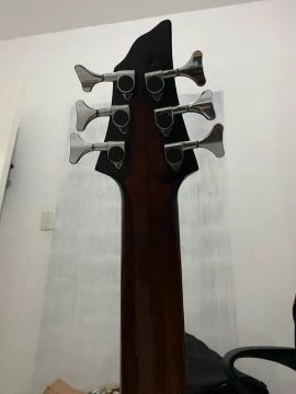 Baixo de 6 Cordas